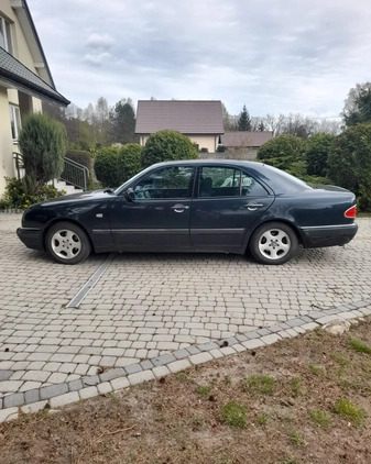 Mercedes-Benz Klasa E cena 20500 przebieg: 245000, rok produkcji 1997 z Kielce małe 92